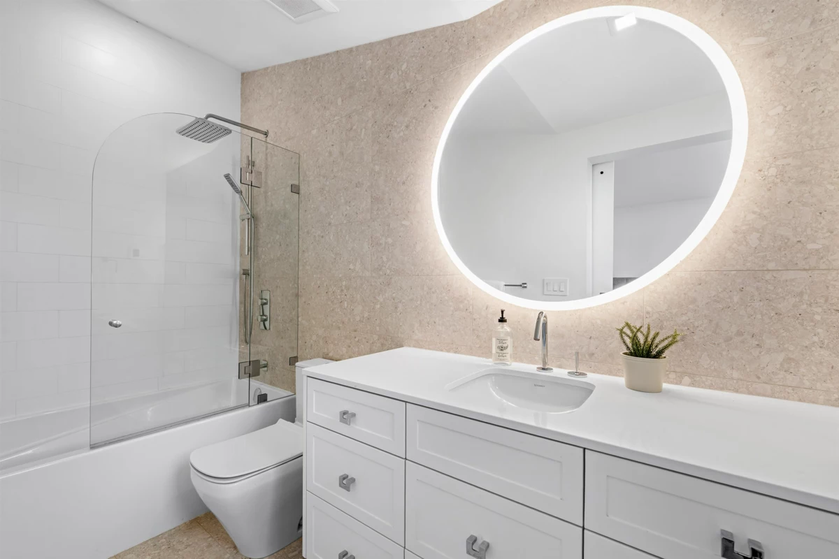 Entry Foyer Photo of 4528 Skyline Drive, North Vancouver, BC