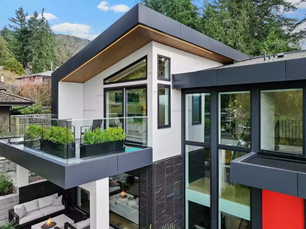 Living Room Photo of 4528 Skyline Drive, North Vancouver, BC