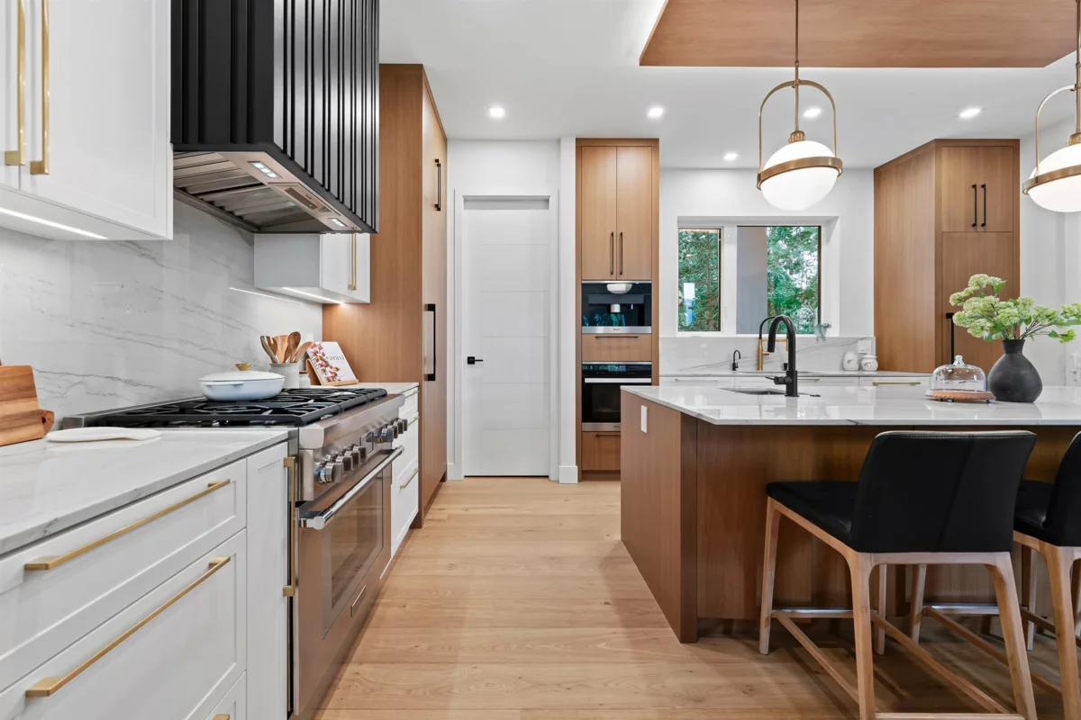 Walk-In Closet Photo of 4528 Skyline Drive, North Vancouver, BC