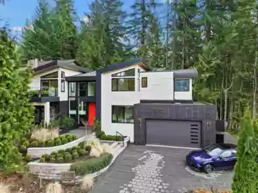 4528 Skyline Drive, North Vancouver, BC, Central Lonsdale — 5 bed single family residence for sale