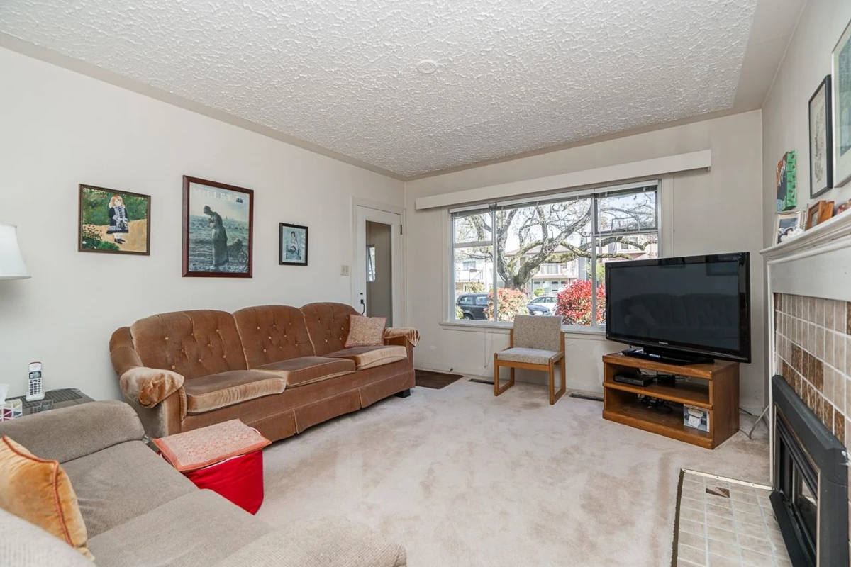 Living Room Photo of 1296 E 27th Avenue, Vancouver, BC