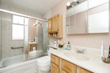 Guest Bathroom Photo of 1296 E 27th Avenue, Vancouver, BC