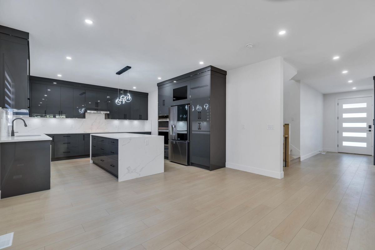 Kitchen Island Photo of 1680A Mckenzie Road, Abbotsford, BC