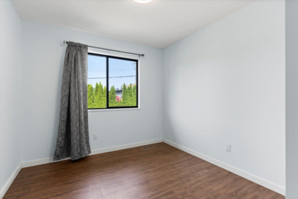 Walk-In Closet Photo of 7976 Tanager Street, Mission, BC