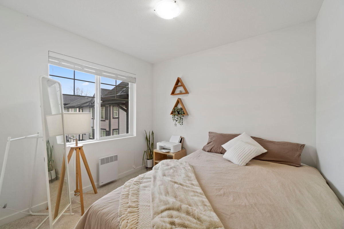 Bedroom 4 Photo of 53 11272 240 Street, Maple Ridge, BC