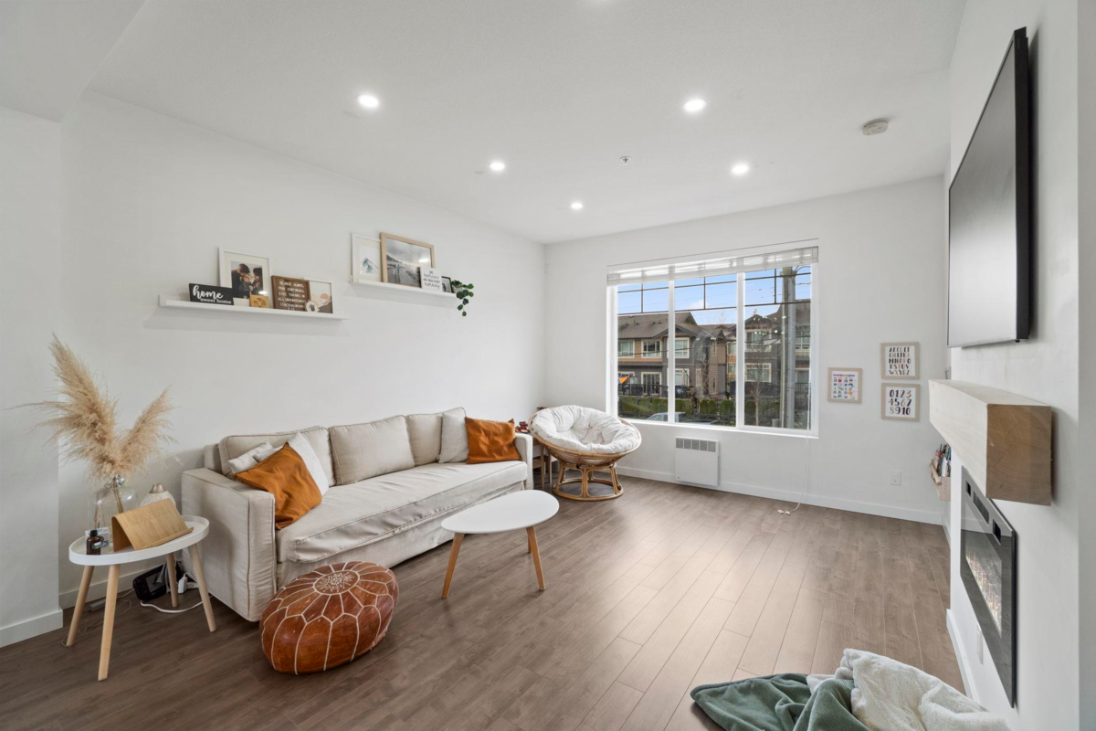 Dining Area Photo of 53 11272 240 Street, Maple Ridge, BC