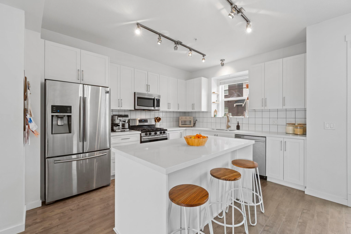 Kitchen Island Photo of 53 11272 240 Street, Maple Ridge, BC