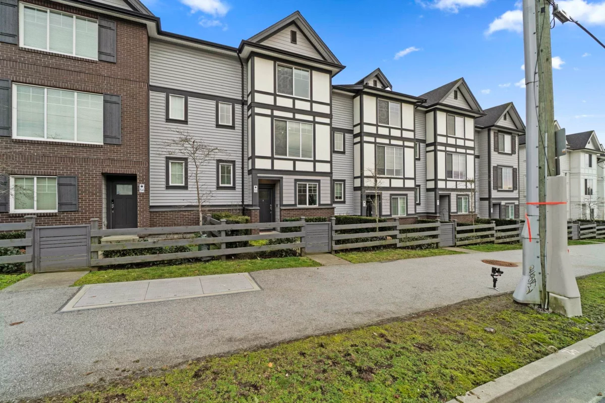 Living Room Photo of 53 11272 240 Street, Maple Ridge, BC