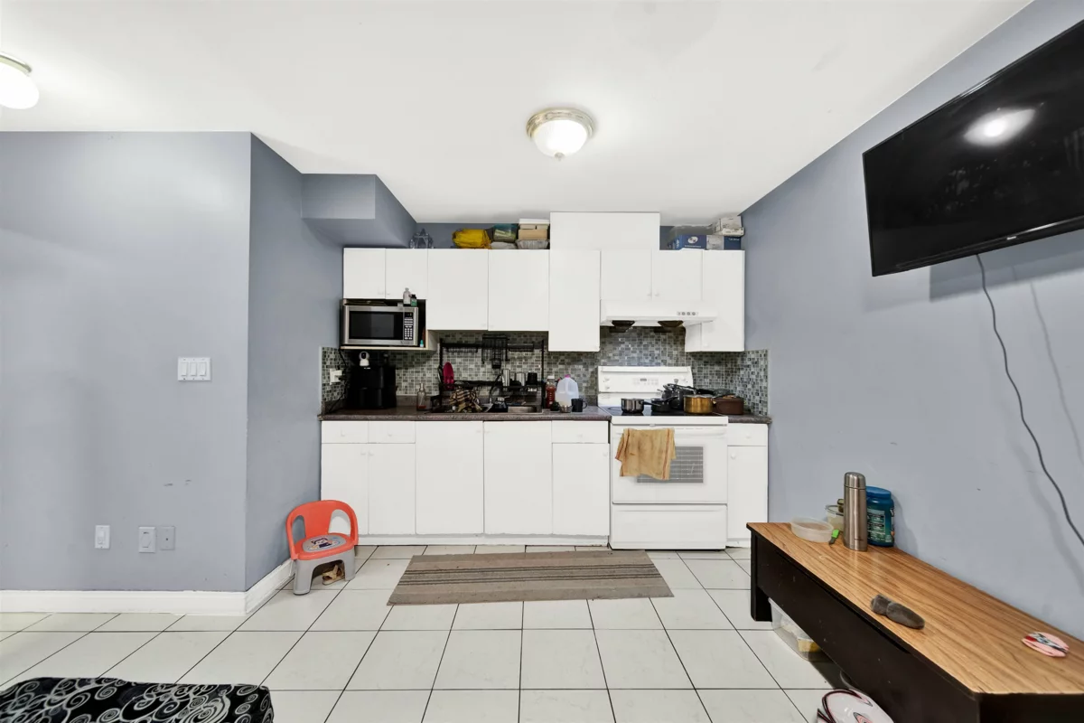 Backyard Photo of 6332 125a Street, Surrey, BC