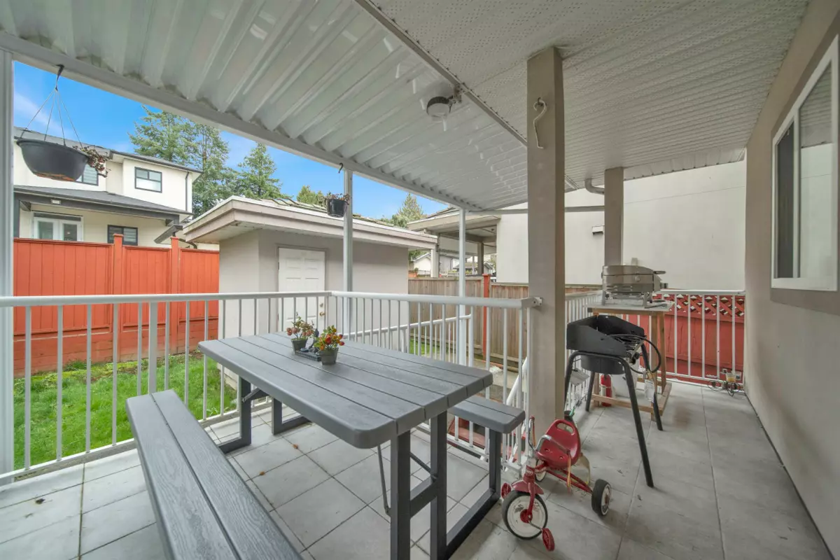 Hallway Photo of 6332 125a Street, Surrey, BC