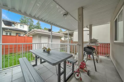 Hallway Photo of 6332 125a Street, Surrey, BC