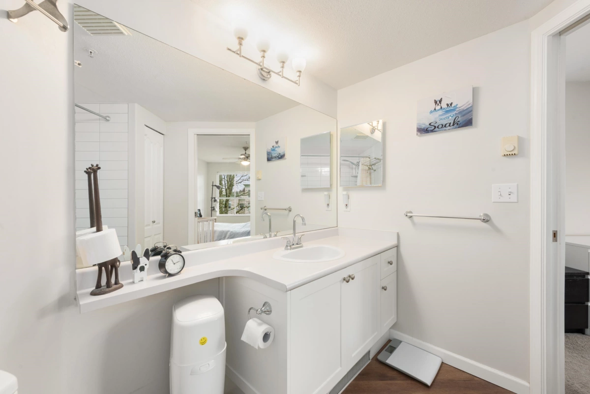 Entry Foyer Photo of 304 8880 Jones Road, Richmond, BC