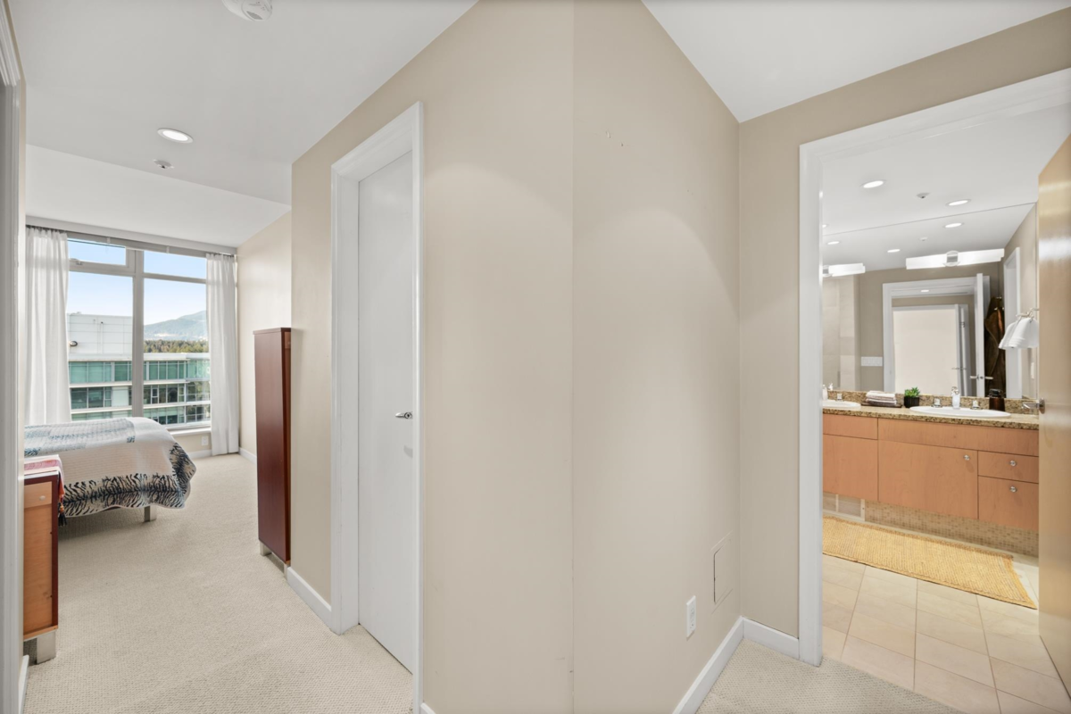 Hallway Photo of 1901 1710 Bayshore Drive, Vancouver, BC