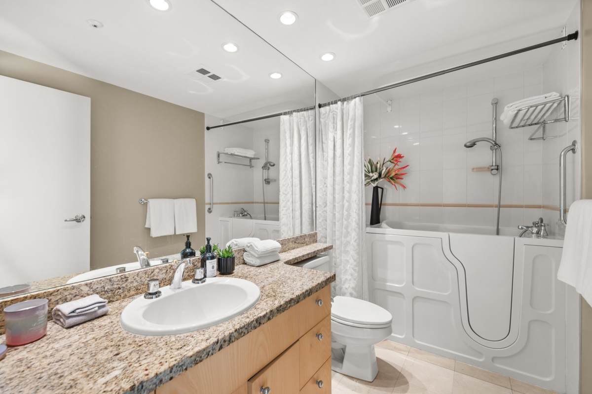 Laundry Room Photo of 1901 1710 Bayshore Drive, Vancouver, BC