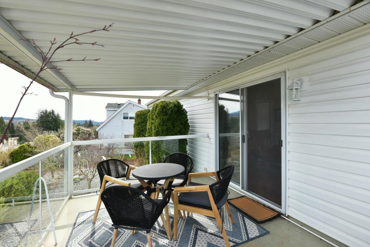Guest Bathroom Photo of 5987 Harbour Way, Sechelt, BC