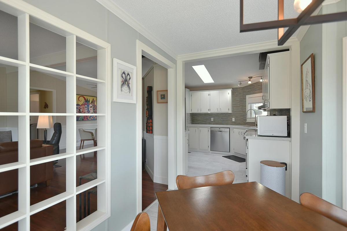 Kitchen Island Photo of 5987 Harbour Way, Sechelt, BC