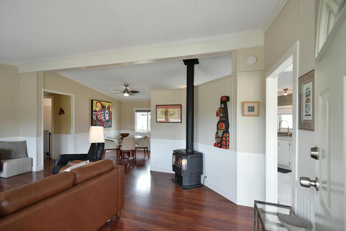 Kitchen Photo of 5987 Harbour Way, Sechelt, BC