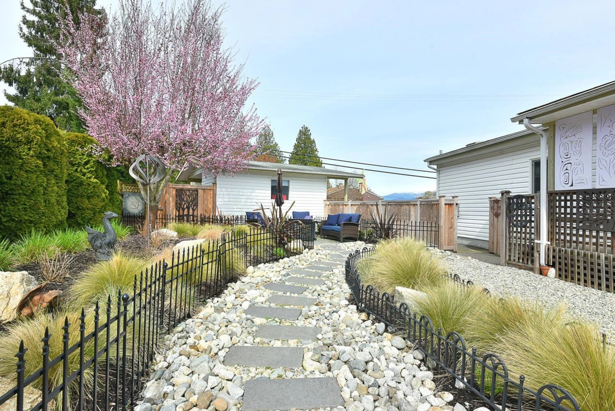 Staircase Photo of 5987 Harbour Way, Sechelt, BC