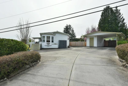 Outdoor Deck Photo of 5987 Harbour Way, Sechelt, BC