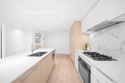 709 1500 Fern Street, North Vancouver, BC