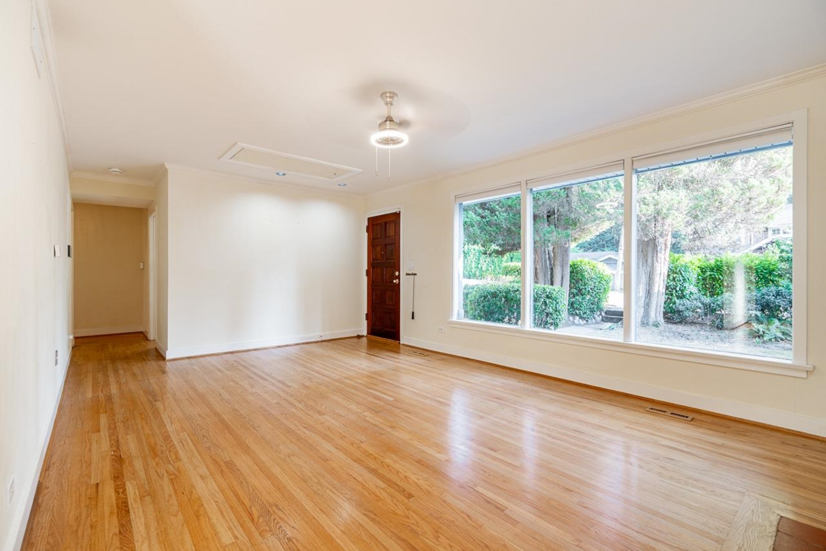 Breakfast Nook Photo of 3084 Paisley Road, North Vancouver, BC