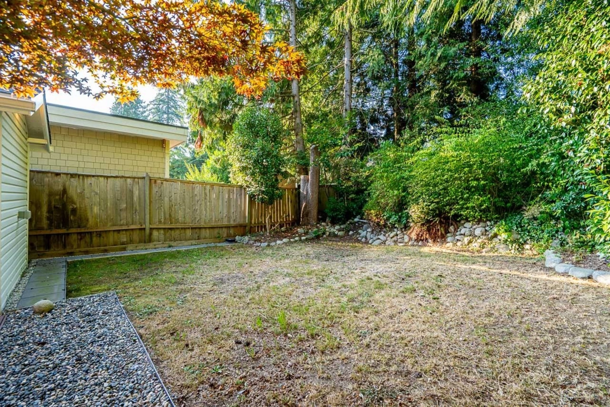 Garden / Landscaping Photo of 3084 Paisley Road, North Vancouver, BC