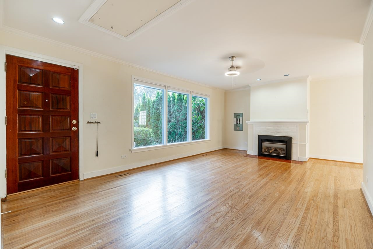 Kitchen Island Photo of 3084 Paisley Road, North Vancouver, BC