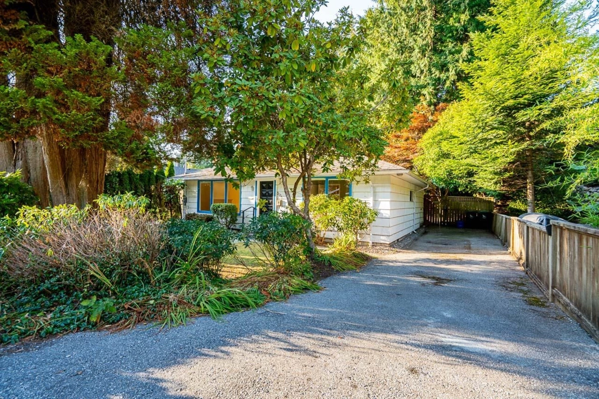 Living Room Photo of 3084 Paisley Road, North Vancouver, BC