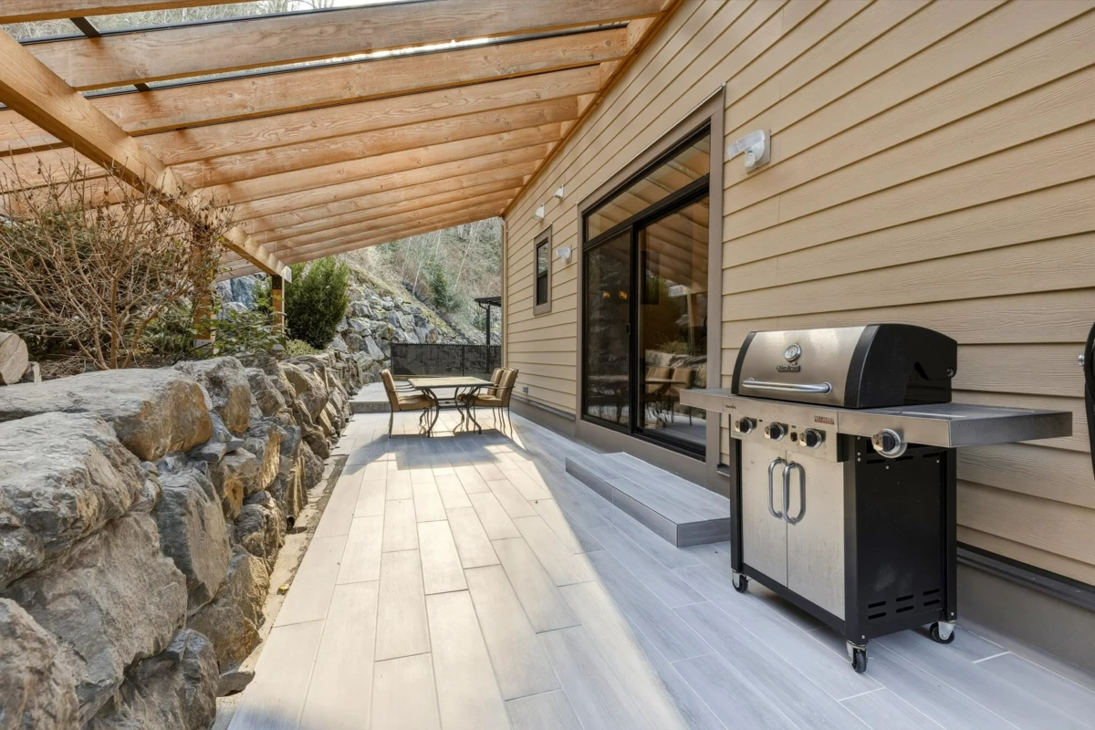 Front Yard Photo of 50 50778 Ledgestone Place, Chilliwack, BC