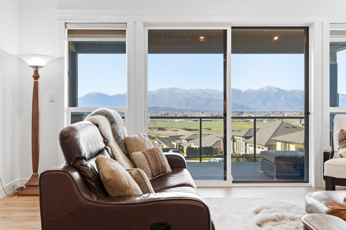 Guest Bathroom Photo of 50 50778 Ledgestone Place, Chilliwack, BC