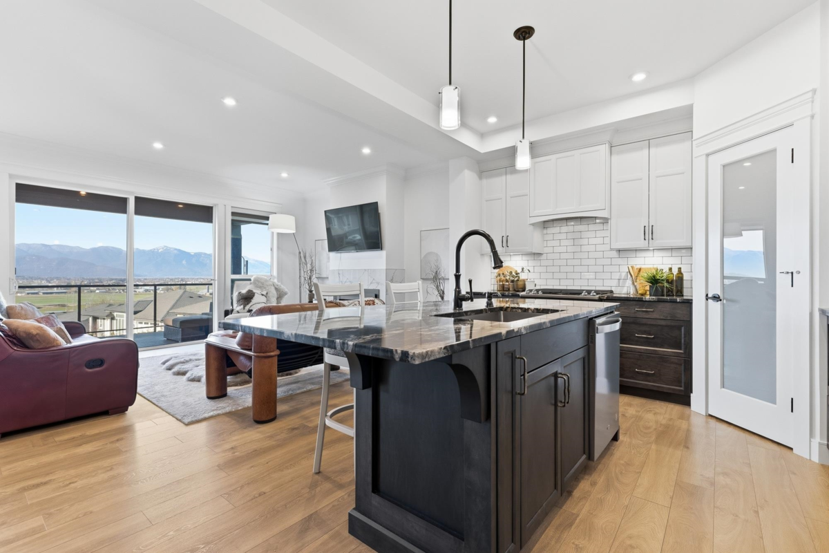 Walk-In Closet Photo of 50 50778 Ledgestone Place, Chilliwack, BC