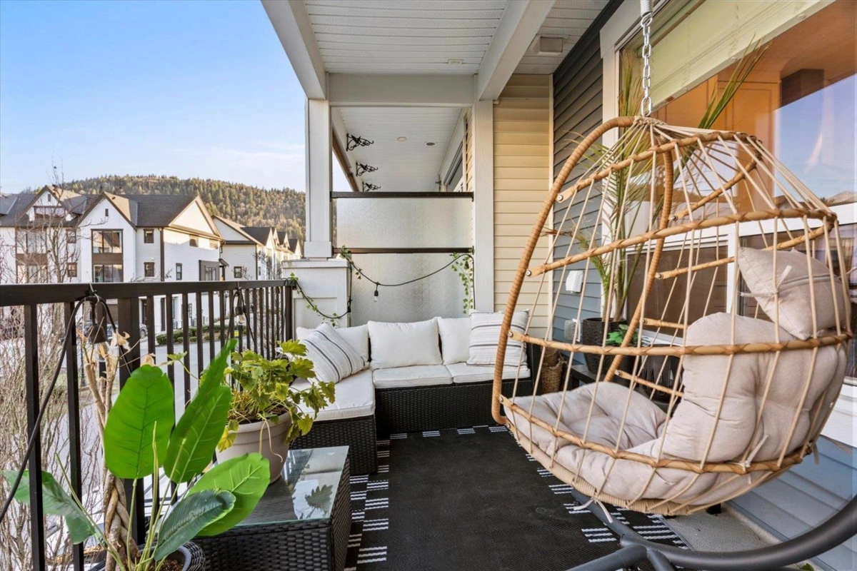 Entry Foyer Photo of 5548 Driftwood Street, Chilliwack, BC