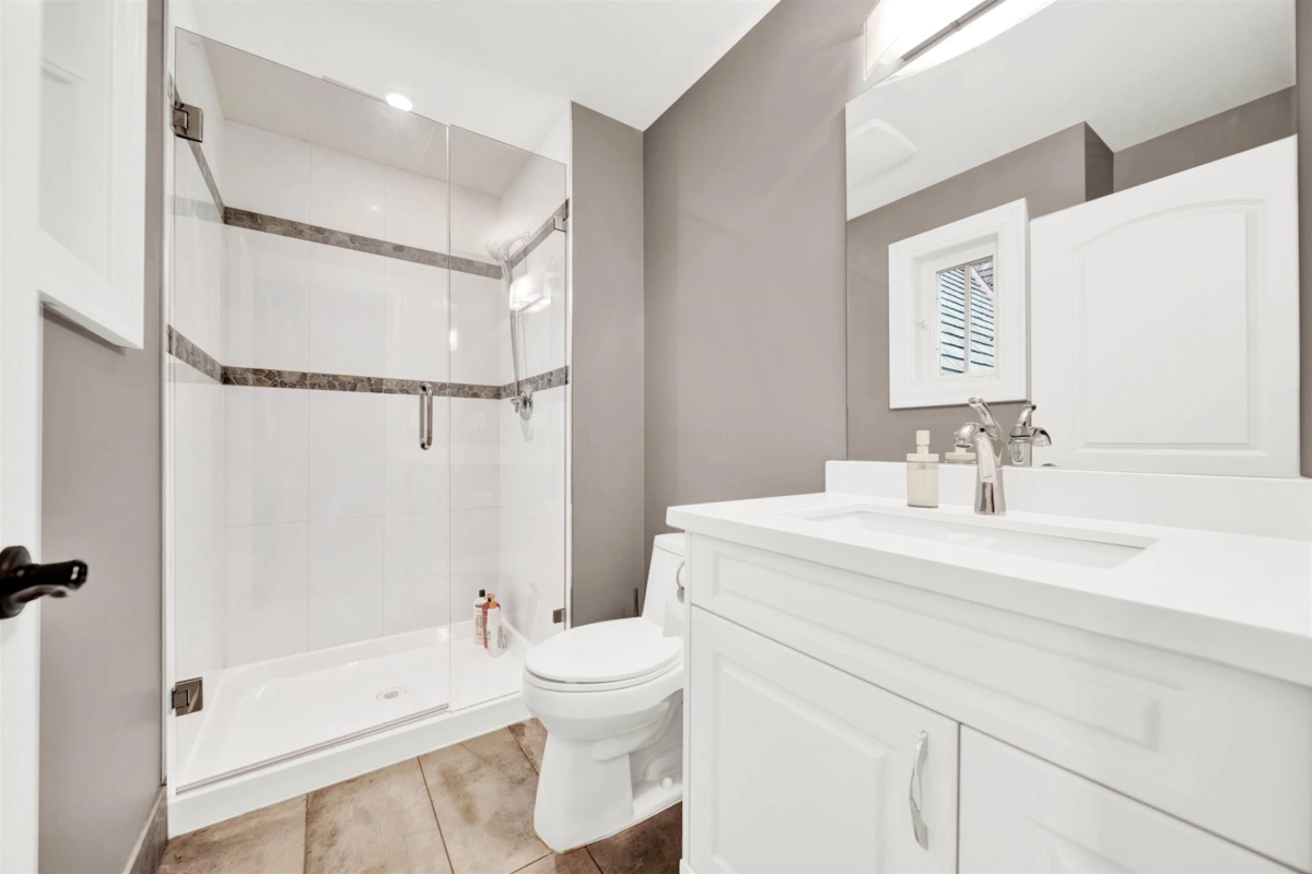 Powder Room Photo of 15957 39a Avenue, Surrey, BC