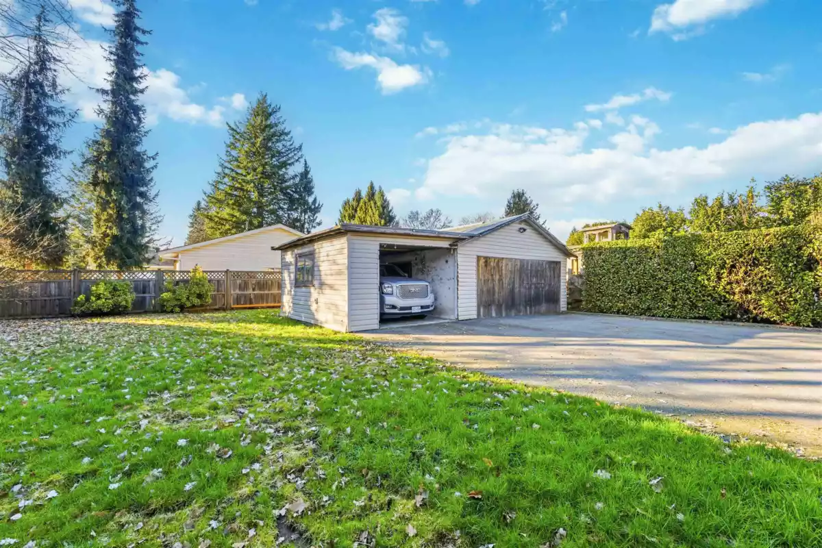 Fitness Center Photo Near 11953 221 Street, Maple Ridge, BC