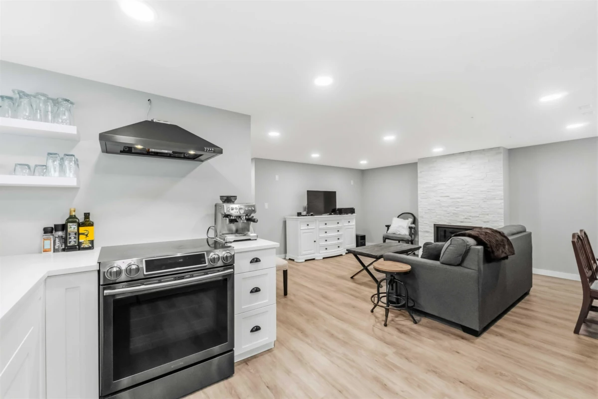 Swimming Pool Photo of 11953 221 Street, Maple Ridge, BC