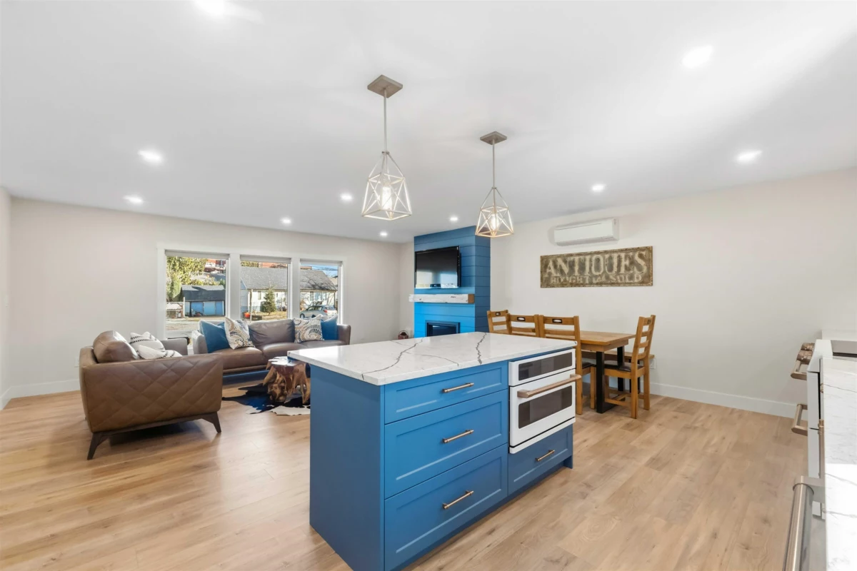 Walk-In Closet Photo of 11953 221 Street, Maple Ridge, BC