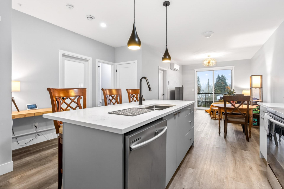 Bedroom 4 Photo of 303 12320 222 Street, Maple Ridge, BC