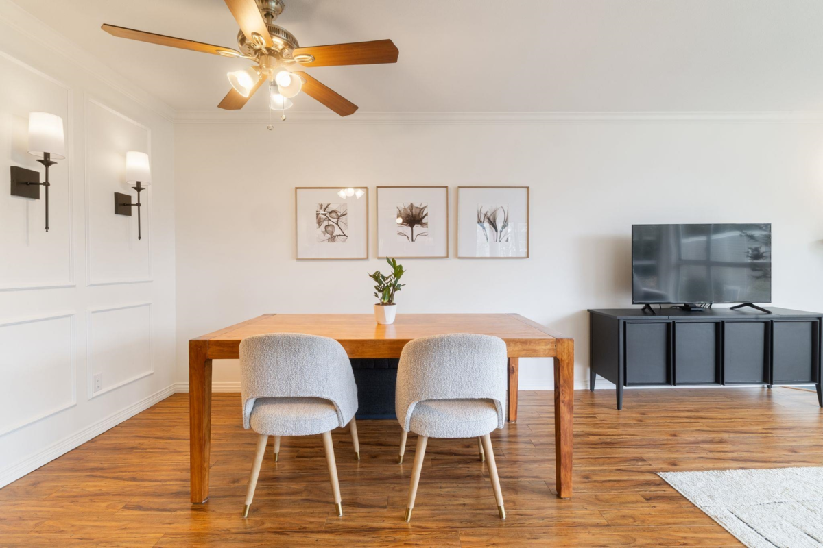 Breakfast Nook Photo of 212 8450 Jellicoe Street, Vancouver, BC