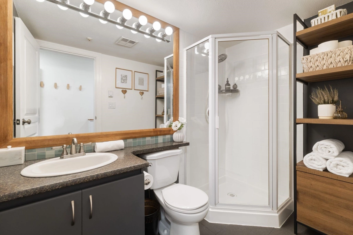 Entry Foyer Photo of 212 8450 Jellicoe Street, Vancouver, BC