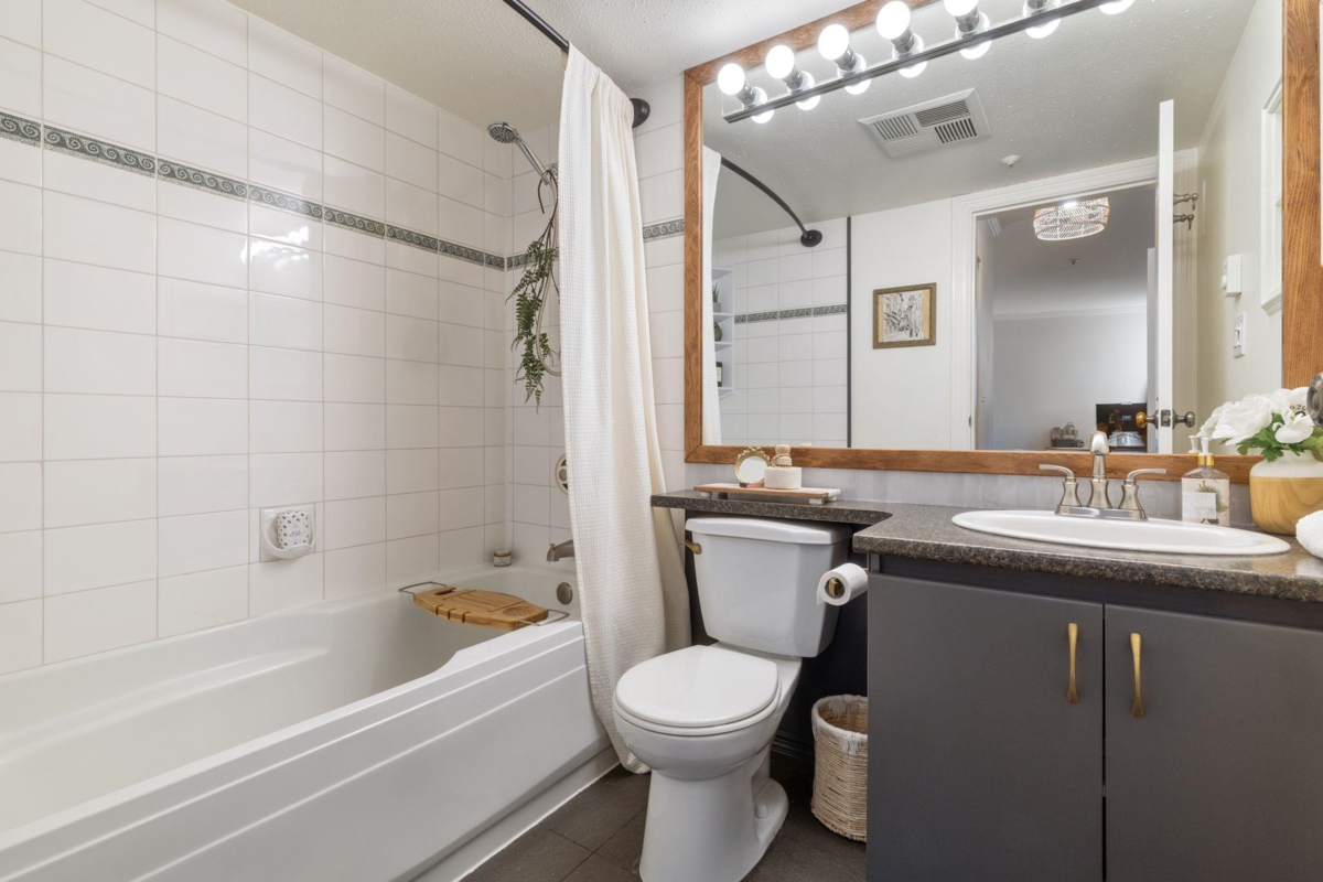 Hallway Photo of 212 8450 Jellicoe Street, Vancouver, BC