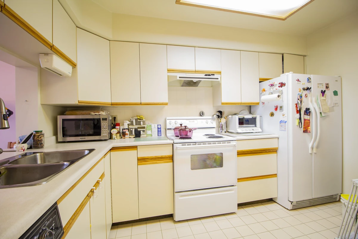 Kitchen Island Photo of 705 6055 Nelson Avenue, Burnaby, BC