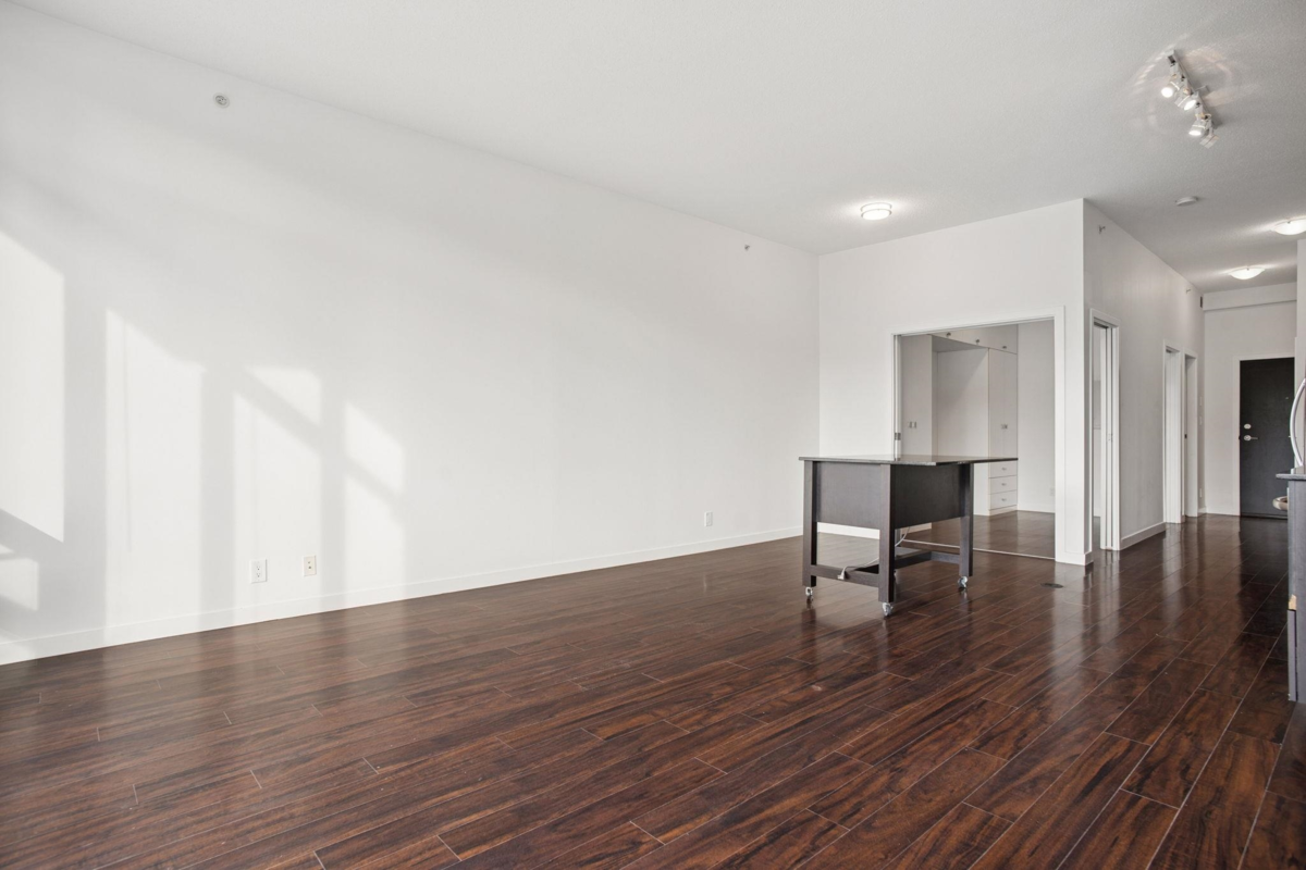 Kitchen Island Photo of 613 121 Brew Street, Port Moody, BC