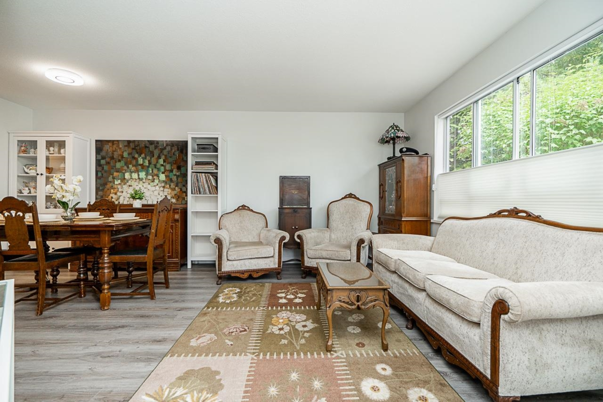 Dining Area Photo of 212 15991 Thrift Avenue, White Rock, BC