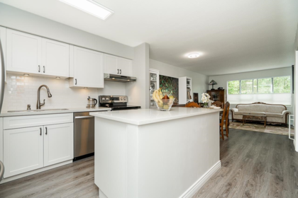 Breakfast Nook Photo of 212 15991 Thrift Avenue, White Rock, BC