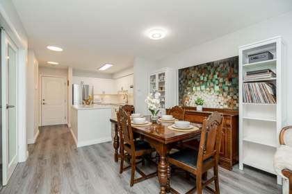 Kitchen Island Photo of 212 15991 Thrift Avenue, White Rock, BC