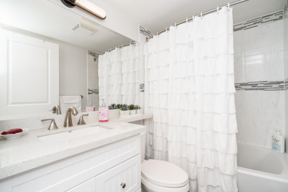 Mudroom Photo of 212 15991 Thrift Avenue, White Rock, BC
