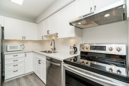 Walk-In Closet Photo of 212 15991 Thrift Avenue, White Rock, BC