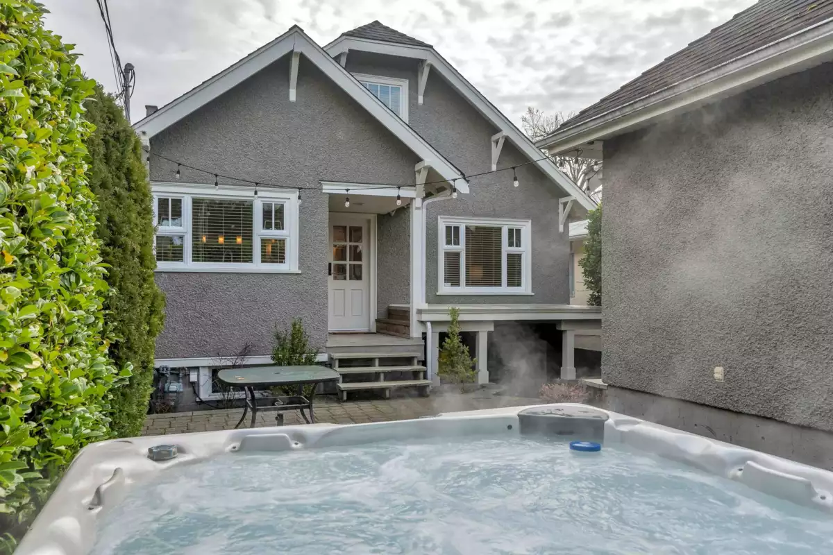 Swimming Pool Photo of 3955 Dunbar Street, Vancouver, BC
