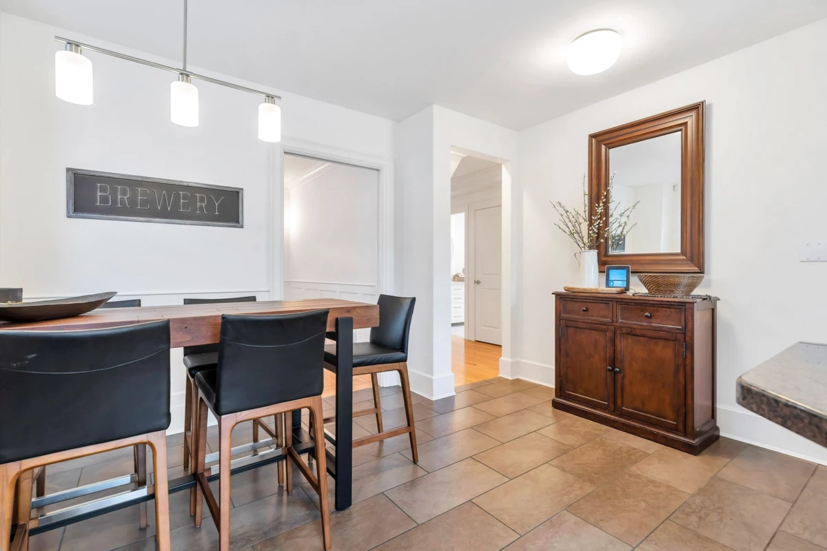 Walk-In Closet Photo of 3955 Dunbar Street, Vancouver, BC