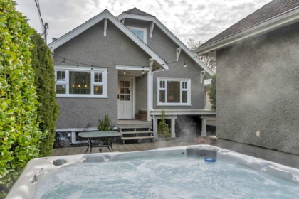 Hot Tub / Spa Photo of 3955 Dunbar Street, Vancouver, BC